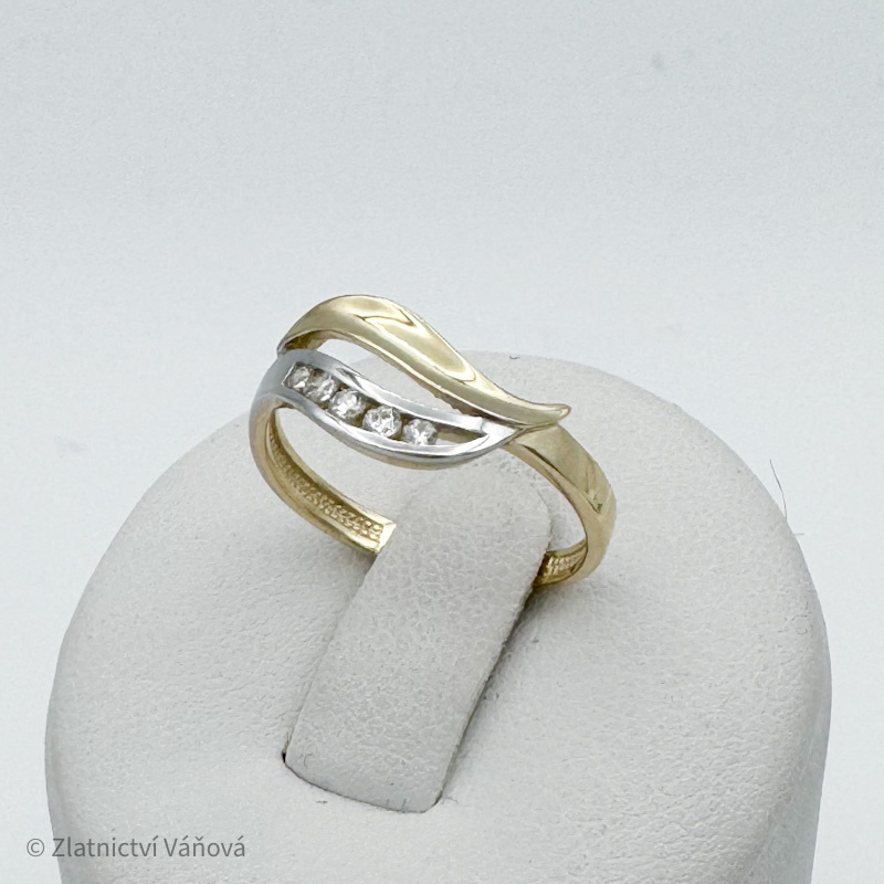 Žluté zlato prsten se zirkony